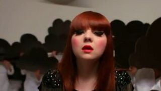 Luce (Nouvelle star) comme on l'aime... Été noir, un premier clip décalé (VIDEO)