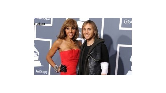 David et Cathy Guetta partent à Ibiza ... et font la fête dans l'avion