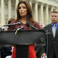 Eva Longoria PHOTOS ... Même furieuse et engagée pour les enfants, elle reste la plus belle