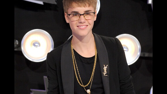 Justin Bieber aux MTV VMA 2011 : sans Selena Gomez mais avec un serpent (PHOTOS)