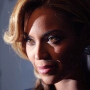 Beyoncé enceinte et épanouie pour la promo de son parfum (PHOTOS)