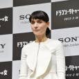 Rooney Mara porte une veste Givenchy à Tokyo