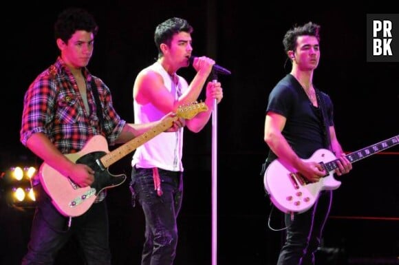 Nick, Joe et Kevin Jonas sur scène