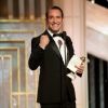 Jean Dujardin reçoit le Golden Globe de meilleur acteur dans une comédie