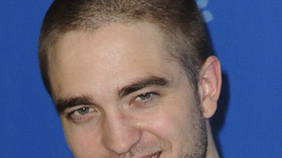 Robert Pattinson pouilleux à Berlin : mais où est le séducteur de Bel Ami ? (PHOTOS)