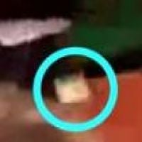 Zac Efron : une capote tombe de sa poche à l&#039;avant-première du Lorax ! LOL (VIDEO)