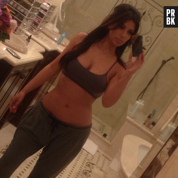 Kim Kardashian en mode relax dans sa salle de bain