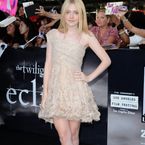Dakota Fanning sur Twitter et Facebook ? JAMAIS !
