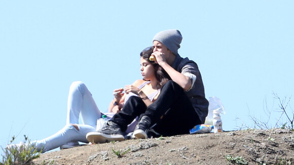 Selena Gomez et Justin Bieber : un pique-nique romantique pour zapper la jalousie ! (PHOTOS)
