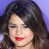 Selena Gomez super glamour en rouge