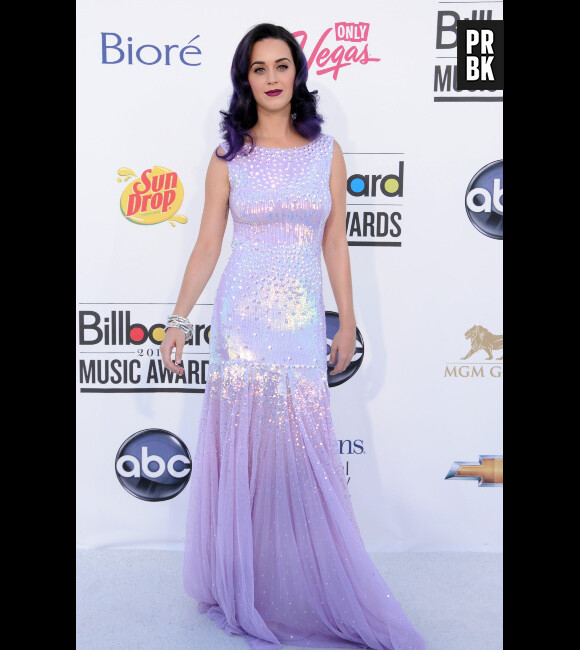 Katy Perry toute violette aux Billboard Music Awards 2012