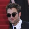 Robert Pattinson et ses lunettes de soleil, craquant !