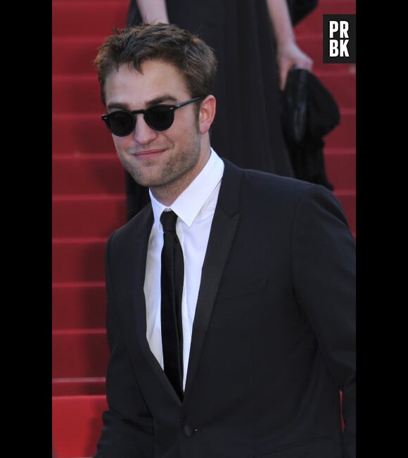 Robert Pattinson et ses lunettes de soleil, craquant !