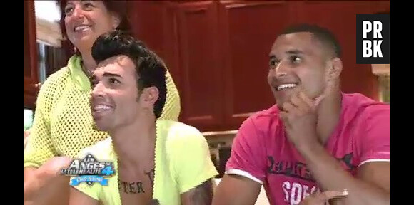 Bruno et Mohamed éprouvent beaucoup d'émotions et de joie en regardant le clip 'Be Mine'