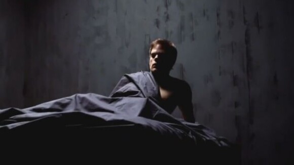 Dexter saison 7 : sous les draps avec Michael C. Hall dans les nouveaux teasers (VIDEOS)