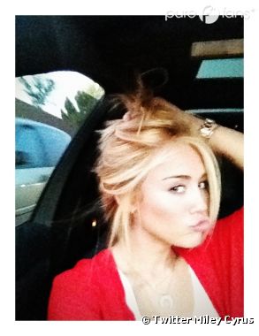 Miley Cyrus devient blonde !
