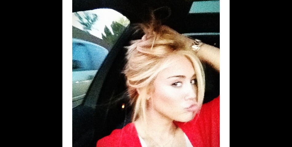 Miley Cyrus n&#039;a pas eu trop peur pour son frère et a dévoilé sa nouvelle couleur !