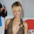 Rihanna toujours à fond sur Chris Brown, Paris Hilton n'a qu'à bien se tenir