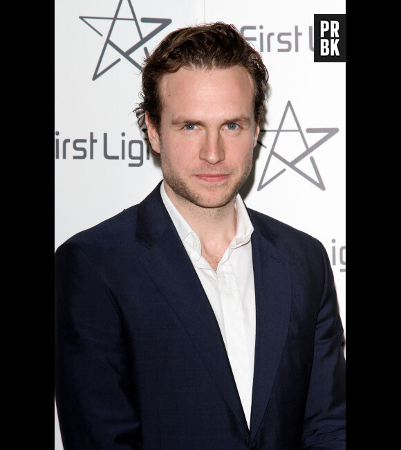 Rafe Spall remplace Tobey Maguire !