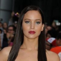 Jennifer Lawrence en mode Katniss : revoilà la guerrière version brune ! (PHOTOS)
