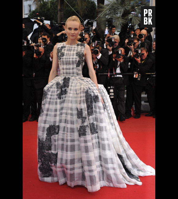Diane Kruger, prisonnière de sa magnifique robe Dior