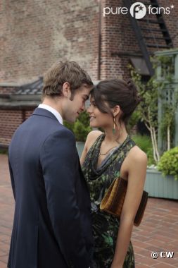 Nate et sa nouvelle girlfriend dans l'épisode 2 de la saison 6 de Gossip Girl