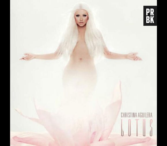 Christina Aguilera est peut-être un peu trop photoshopée sur la pochette de son nouvel album !