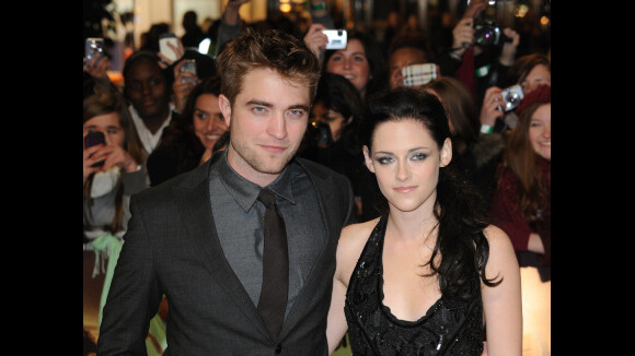 Kristen Stewart : Robert Pattinson n'a toujours pas droit aux câlins
