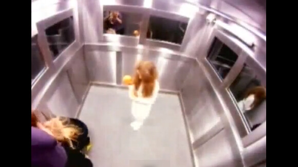 Vidéobuzz : L'ascenseur hanté encore + flippant que Paranormal Activity ! (VIDEO)
