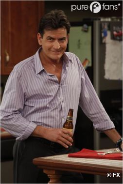 Charlie Sheen critique encore une fois le créateur de Mon Oncle Charlie