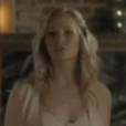 Caroline et Klaus en train de flirter dans The Vampire Diaries