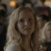 The Vampire Diaries saison 4 : Caroline et Klaus flirtent ensemble dans l&#039;épisode 9 (VIDEO)