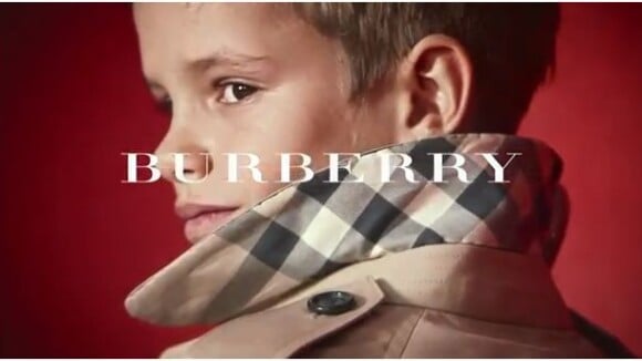 Victoria Beckham : son fils Romeo pose pour Burberry