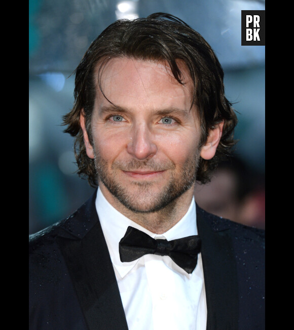 Les cheveux de Bradley Coopersouffrent de la pluie aux BAFTA 2013