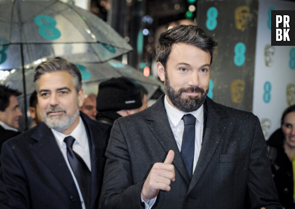 Ben Affleck n'a pas peur de la pluie aux BAFTA 2013