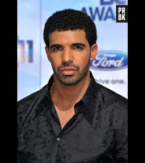 Drake porte plainte contre Chris Brown