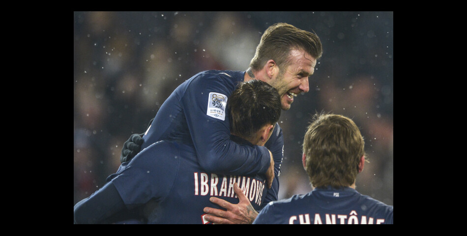 David Beckham a joué hier soir pour la première fois aux côtés de ses nouveaux copains du PSG.