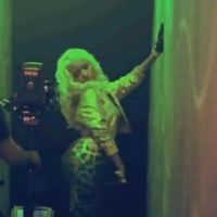 Nicki Minaj : après son booty, elle exhibe ses seins