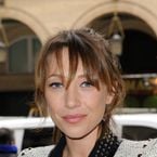 Laura Smet imite papa Johnny et devient chanteuse