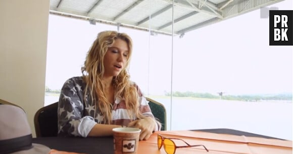 Kesha n'hésite pas à roter dans son documentaire