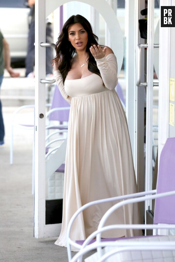 Kim Kardashian pas vraiment ravie d'être prise en photos