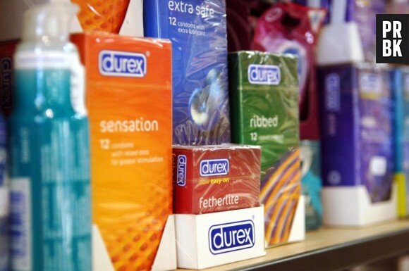 Pierre Bergé souhaite que chaque collège et lycée dispose d'un distributeur de préservatifs gratuits