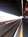 Une Brésilienne a failli passer sous un train