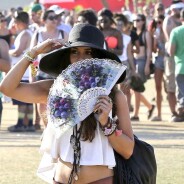 Vanessa Hudgens version Yannick Noah : une hippie pieds nus au festival Coachella