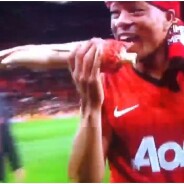 Manchester United champion de Premier League - Patrice Evra se paye son &quot;ennemi&quot; Luis Suarez