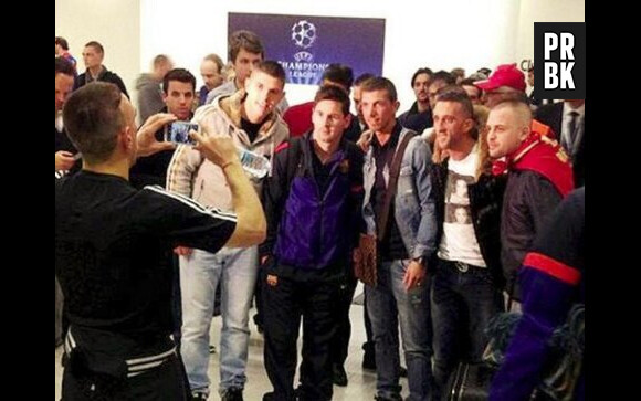 Messi prend la pose avec la famille de Ribery