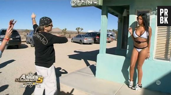 Nabilla Benattia, shooting en bikini dans les Anges de la télé-réalité 5