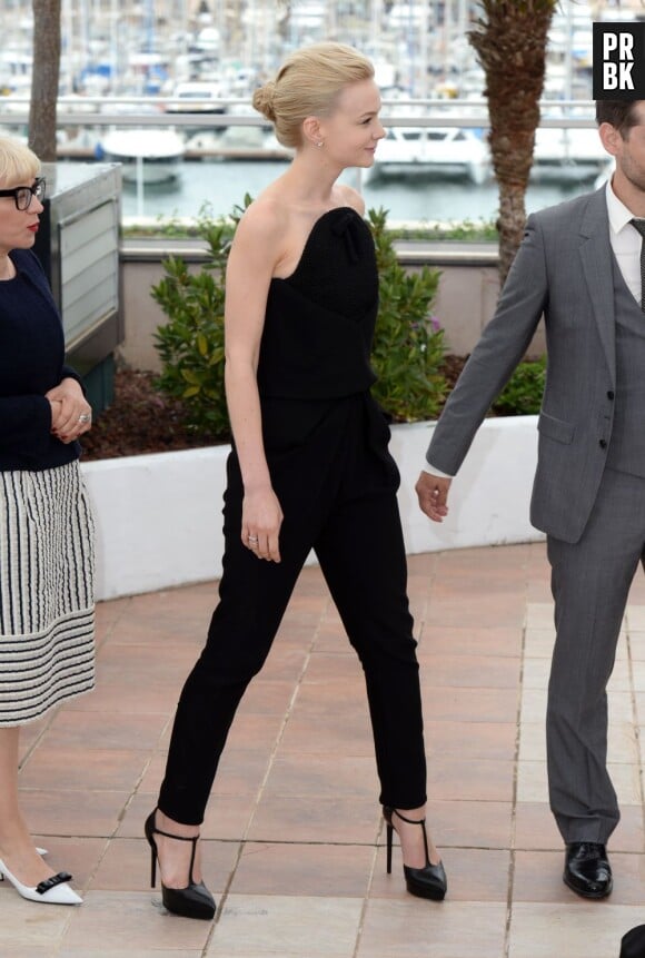 Carey Mulligan très classe en combi noire au photocall de Gatsby le Magnifique au Festival de Cannes 2013