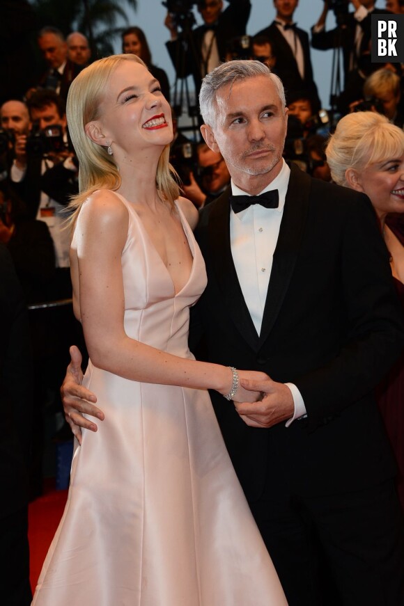 Carrey Mulligan garde le sourire malgré la pluie à la projection de Gatsby le Magnifique au Festival de Cannes 2013