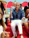 Dans  Live It Up,  Pitbull se fait dorer la pilule sur une plage de Miami